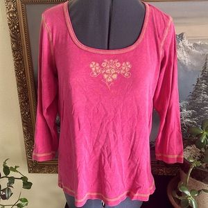 Xcit u.s.a. Distressed Red Top Gold Flowers